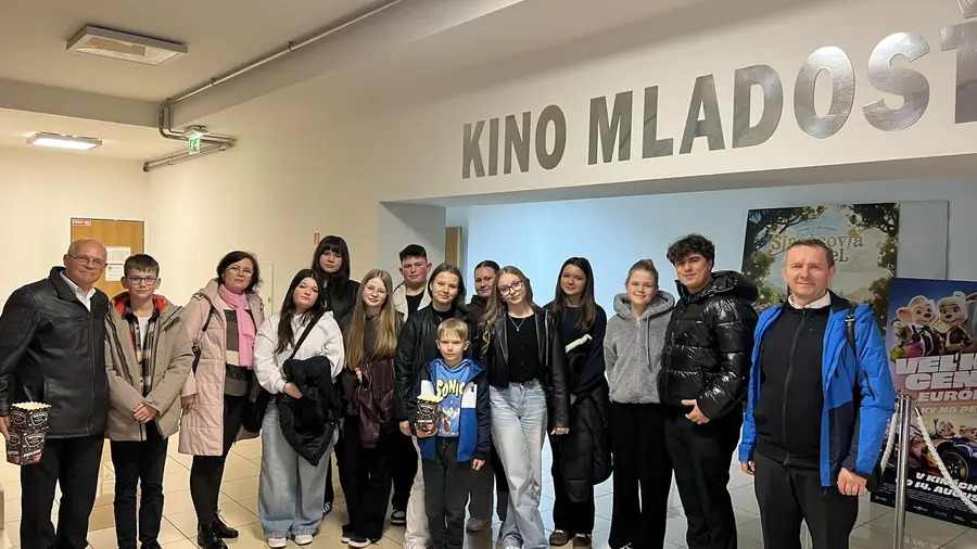 MLÁDEŽ V KINE